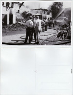 Ansichtskarte  Feuerwehr Im Einsatz Beim Löschen Eines Brandes 1965 Gespräch - To Identify