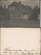 Ansichtskarte Neumünster Straßenpartie Vor Haus - Privatfotokarte 1927  - Andere & Zonder Classificatie