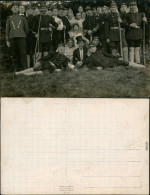 Gruppenfotos Soldaten Mit Musketen Und Damen In Weiß 1922 Privatfoto - Other & Unclassified