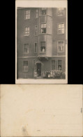 Foto  Hausfassaden Privataufnahmen Mit Menschen 1920 Privatfoto - Non Classés