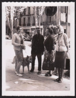 Jolie Photographie De Rue Polaroïd D'une Famille Cours Mirabeau à Lyon, Cinéma Cinevog, 8,3 X 10,7 Cm - Lugares