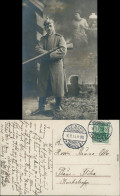 Ansichtskarte  Soldat Im Hintergrund Seine Frau 1913  - Sonstige & Ohne Zuordnung
