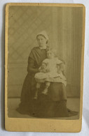 CDV Femme Avec Coiffe Et Enfant - Famille Bougouin à Massérac ? - Photographe Bessec Rennes - Anonieme Personen