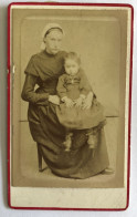 CDV Femme Avec Coiffe Et Enfant - Famille Bougouin à Massérac ? - Photographe à L'appareil D'or - Anonieme Personen