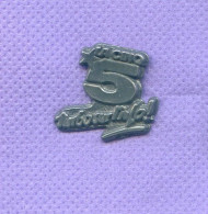 Rare Pins Media Television La Cinq 5 En 3 D P170 - Media