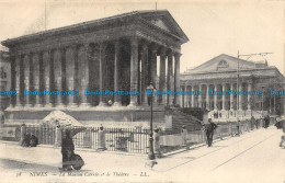 R157007 Nimes. La Maison Carree Et Le Theatre - Monde