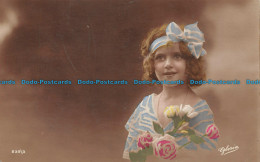 R158547 Old Postcard. Little Girl With Flowers. Rueil - Monde