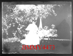 Une Famille Dans Un Bois à Identifier - Plaque De Verre En Négatif - Taille 89 X 119 Mlls - Glass Slides