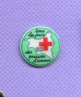 Rare Pins Croix Rouge Seine Saint Denis Porcelaine Thosca P221 - Asociaciones