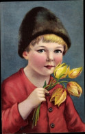 CPA Junge In Tracht Mit Gelben Tulpen, Portrait - Autres & Non Classés