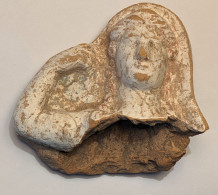 Buste De Jeune Femme En Terre Cuite Peinte De La Grèce Héllenistique - Archeologie