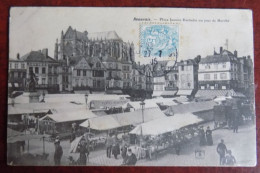 Cpa Beauvais ; Place Jeanne Hachette Un Jour De Marché - Beauvais