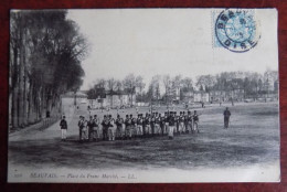 Cpa Beauvais ; Place Du Franc Marché - Beauvais