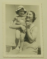 Smiling Little Girl And Woman - Ostsee Summer 1938. - Personnes Anonymes