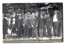 Carte Photo D'homme élégant Dont Un Officiers Francais écorer Du 140 éme Régiment D'infanterie Dans Un Jardin En 1909 - Anonymous Persons