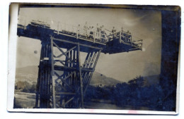 Carte Photo D'hommes ( Des Ouvrier ) Construisant Un Pont Pour Le Chemin De Fer Vers 1920 - Anonymous Persons