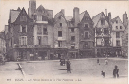 QT - TOURS - Les Vieilles Maisons De La Place Plumereau - Tours