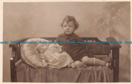 R157598 Old Postcard. Child And Baby - Monde