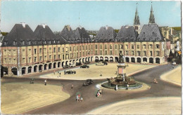 CHARLEVILLE - Place Ducale - Voiture Ancienne - Charleville