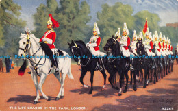 R157142 The Life Guards In The Park. London. Valentine. Art Colour - Otros & Sin Clasificación