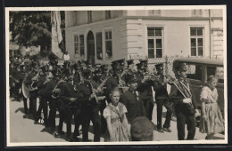 Foto-AK Bad Ischl, Blaskapelle Bei Parade  - Autres & Non Classés