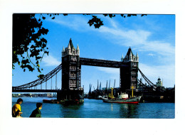 LONDON - Tower Bridge - Tower Of London