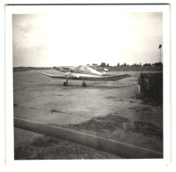 Fotografie Unbekannter Fotograf Und Ort, Flugzeug Jodel D11 Auf Dem Flughafen  - Aviation