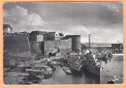 Ppgf/ CPSM Grand Format - FINISTERE - BREST -  LE VIEUX CHATEAU ET SES REMPARTS DOMINANT LE PENFELD - Bateaux De Guerre - Brest