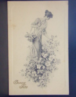 1721 THEME . BONNE FETE . FEMME AVEC UN CHAPEAU REMPLI DE FLEURS . M. M. VIENNE . N° 398 - Other & Unclassified