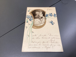 FOI Petite Fille, En Train De Prier Sur Joli Carte Portrait D’enfant Avec Des Fleurs - Portraits