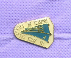 Rare Pins Les Petits Chanteurs De Villepinte Seine Saint Denis  P424 - Music