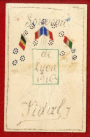 SOUVENIR DE LYON DE LYON 1916  VIDAL J  -   CARTE ANCIENNE   REALISEE AU CANIF COLLAGE DRAPEAUX - Pop Art