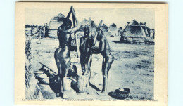 Afrique - Tchad - Nus Ethniques - Femmes Seins Nus - Nue - Nude - Fort Archambault - Pileuses De Mil - état - Ciad