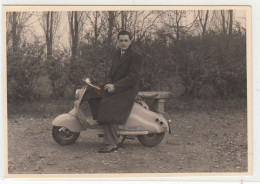 RAGAZZO SU MOTO MOTORCYCLE LAMBRETTA - FOTO ORIGINALE - Autres & Non Classés