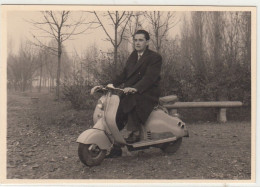 RAGAZZO SU MOTO MOTORCYCLE LAMBRETTA - FOTO ORIGINALE - Autres & Non Classés