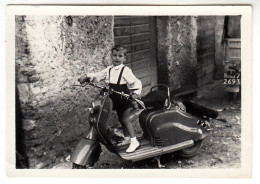BAMBINO CON MOTO MOTORCYCLE LAMBRETTA - FOTO ORIGINALE - Other & Unclassified