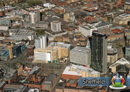 1 AK England / Yorkshire * Blick Auf Die Stadt Sheffield - Luftbildaufnahme Mit Dem Wappen Der Stadt * - Sheffield