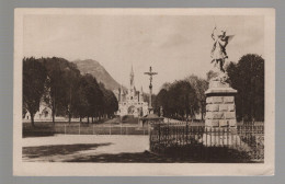 CPA - 65 - Lourdes - St-Michel, La Croix Des Bretons Et La Basilique - Non Circulée - Lourdes