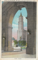 USA202  --  NEW YORK  --   VISTA OF WOOLWORTH BUIDING THROUGH MUNICIPAL ARCH.  --  1927 - Other Monuments & Buildings