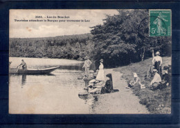 43. Lac Du Bouchet. Touristes Attendant La Barque Pour Traverser Le Lac - Sonstige & Ohne Zuordnung