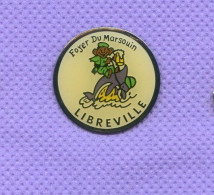 Rare Pins Libreville Gabon Afrique Foyer Du Marsouin P482 - Steden