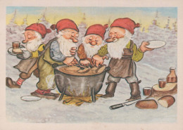 PÈRE NOËL Bonne Année Noël GNOME Vintage Carte Postale CPSM #PBA954.A - Kerstman
