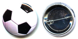 BADGE : "BALLON De FOOTBALL" 38 Mm Avec épingle De Maintien. NEUF - 8319 - Andere & Zonder Classificatie