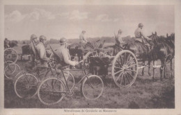 CPA, Mitrailleuses De Cavalerie En Manoeuvre, Animée - Personaggi