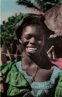 CPSM - SÉNÉGAL - Sourire D'AFRIQUE (Jeune Femme) ... Edition Garnaud Frères (format 9x14) - Sénégal