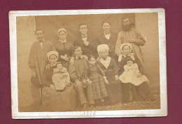 280524 - PHOTO ANCIENNE Cabinet - FRANCE 1876 Groupe De Famille Coiffe Régionalisme - Anciennes (Av. 1900)