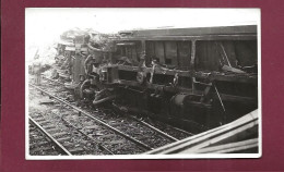 280524B - PHOTO CHEMIN DE FER - Accident Train Renversé Sur Le Côté Non Situé - Treinen