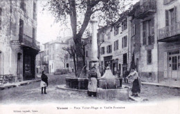 06 - VENCE - Place Victor Hugo Et Vieille Fontaine - Parfait Etat - Vence