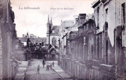 14 - Calvados - Douvres La Délivrande - Place De La Basilique - Autres & Non Classés