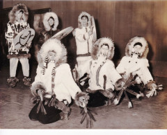Photo De Presse -09/ 1968- PARIS - Danse Des Esquimaux Au Theatre Des Champs Elysées- Folklore Canadien - Other & Unclassified